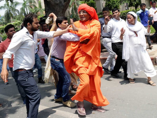 SWAMI AGNIVESH: A Progressive Hindu Crusader Who Campaigned Against Female Foeticide And For Dalit Rights
